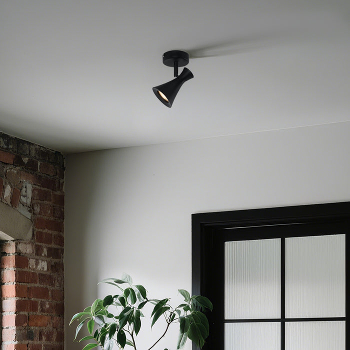 QAZQA Moderne spot zwart draai- en kantelbaar - Triangle