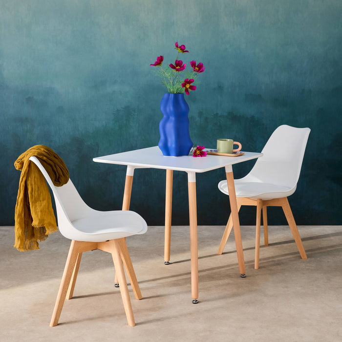 sweeek - Scandinavische vierkante eettafel in hout, 2 stoelen