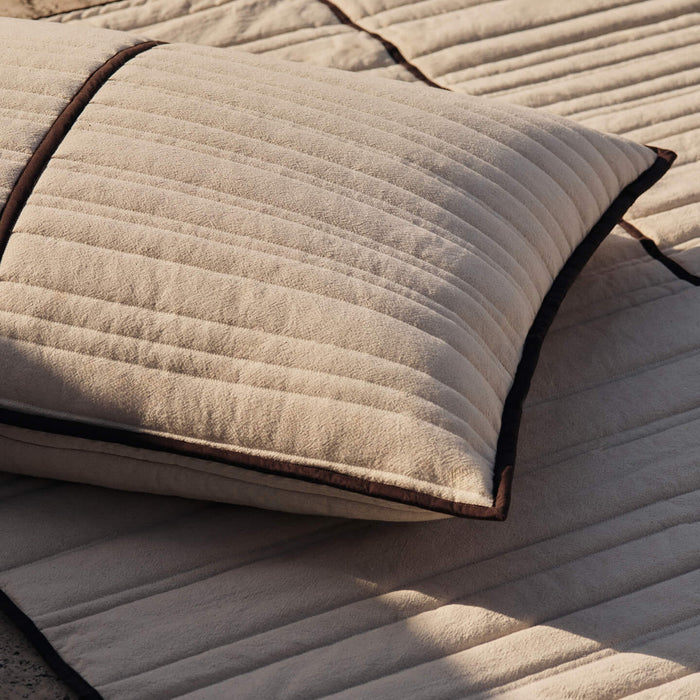 Ferm Living Vari Sierkussen 80 x 60 cm