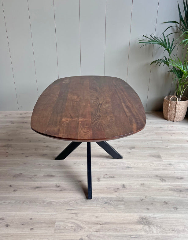 Old Inn - Eettafel Mango walnoot Deens ovaal 240x110cm met spinpoot