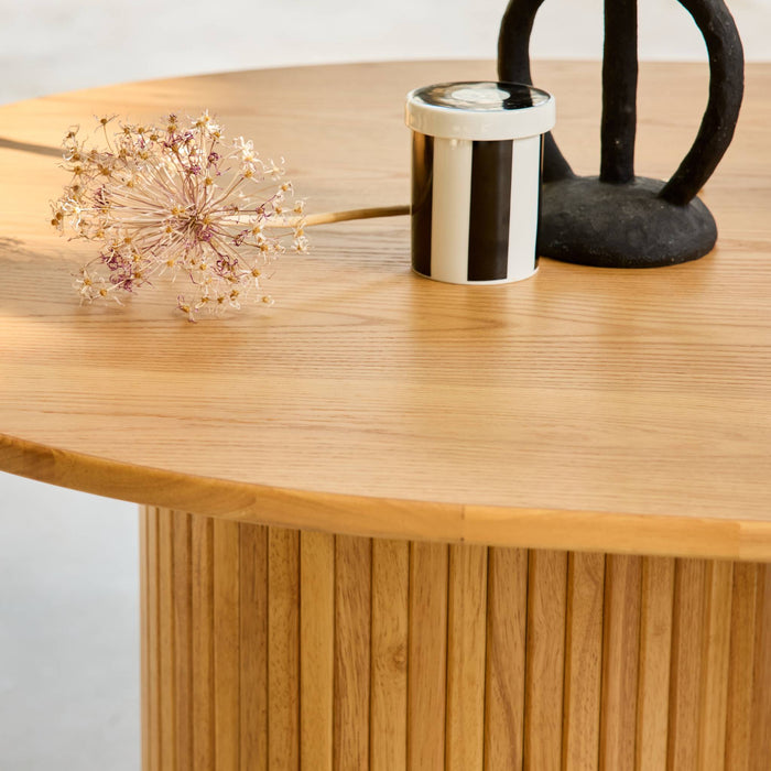 sweeek - Ovale eettafel rubberhout en eikenfineer 8 plaatsen