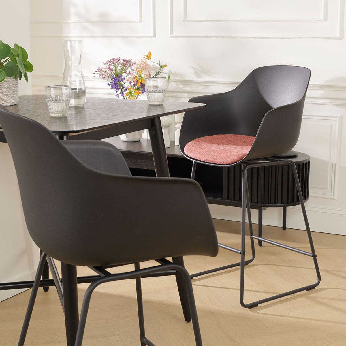 Nolon Nino-Liz Barkruk Zwart - Terracotta Kussen - Zwart Frame - 65 cm