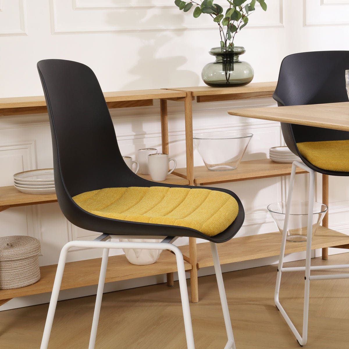 Nolon Nino-Liv Barkruk Zwart - Okergeel Kussen - Wit Frame - 65cm