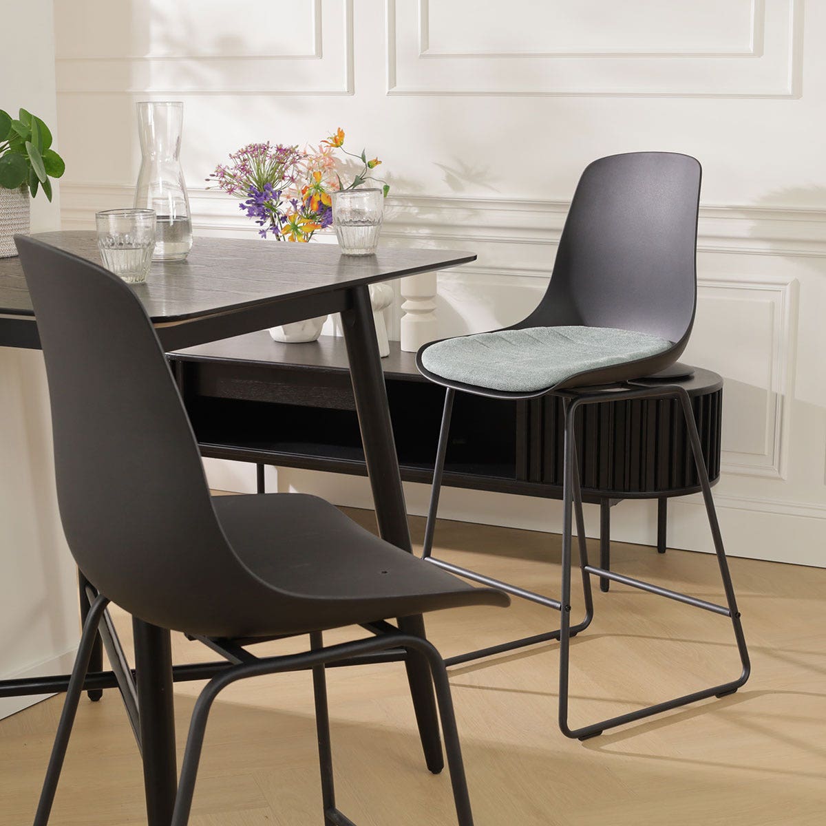 Nolon Nino-Liv Barkruk Zwart - Groen Kussen - Zwart Frame - 75 cm