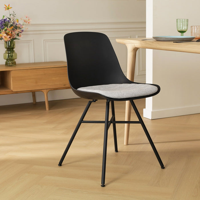 Nolon Noa-Liv Eetkamerstoel Zwart - Lichtgrijs Kussen - Zwarte Poten
