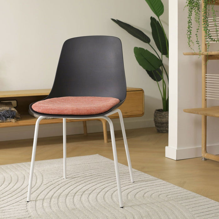 Nolon Nora-Liv Eetkamerstoel Zwart - Terracotta Kussen - Witte Poten