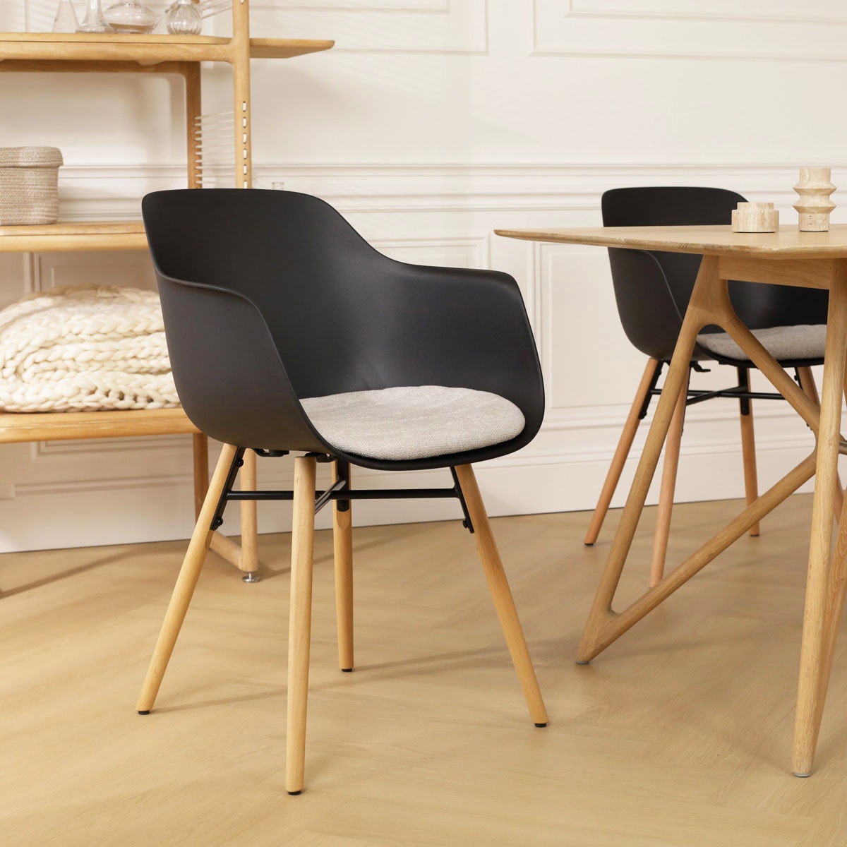 Nolon Nena-Liz Eetkamerstoel Zwart - Armleuning - Beige Kussen