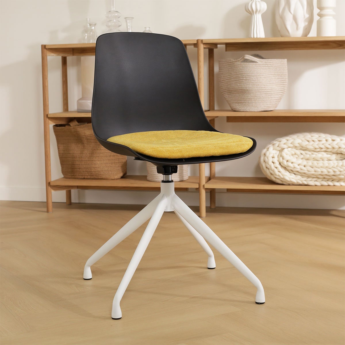 Nolon Nola-Liv Eetkamerstoel Zwart - Okergeel - Draaibaar - Wit