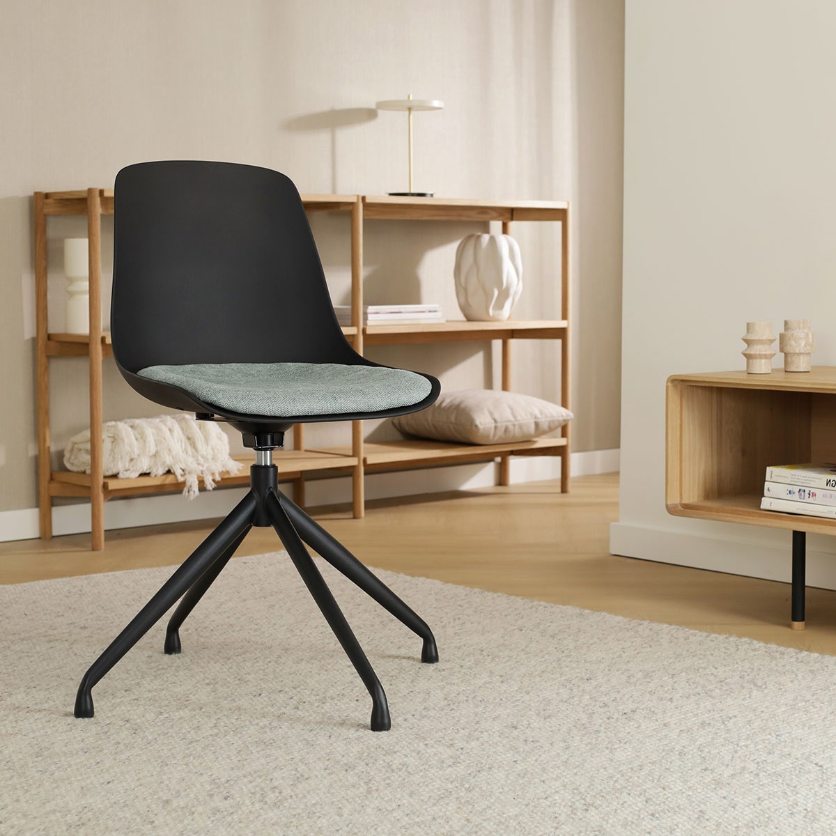 Nolon Nola-Liv Eetkamerstoel Zwart - Zacht Groen - Draaibaar - Zwart