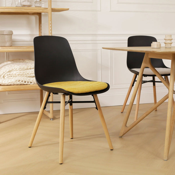 Nolon Nena-Liv Eetkamerstoel Zwart - Okergeel Kussen - Houten Poten