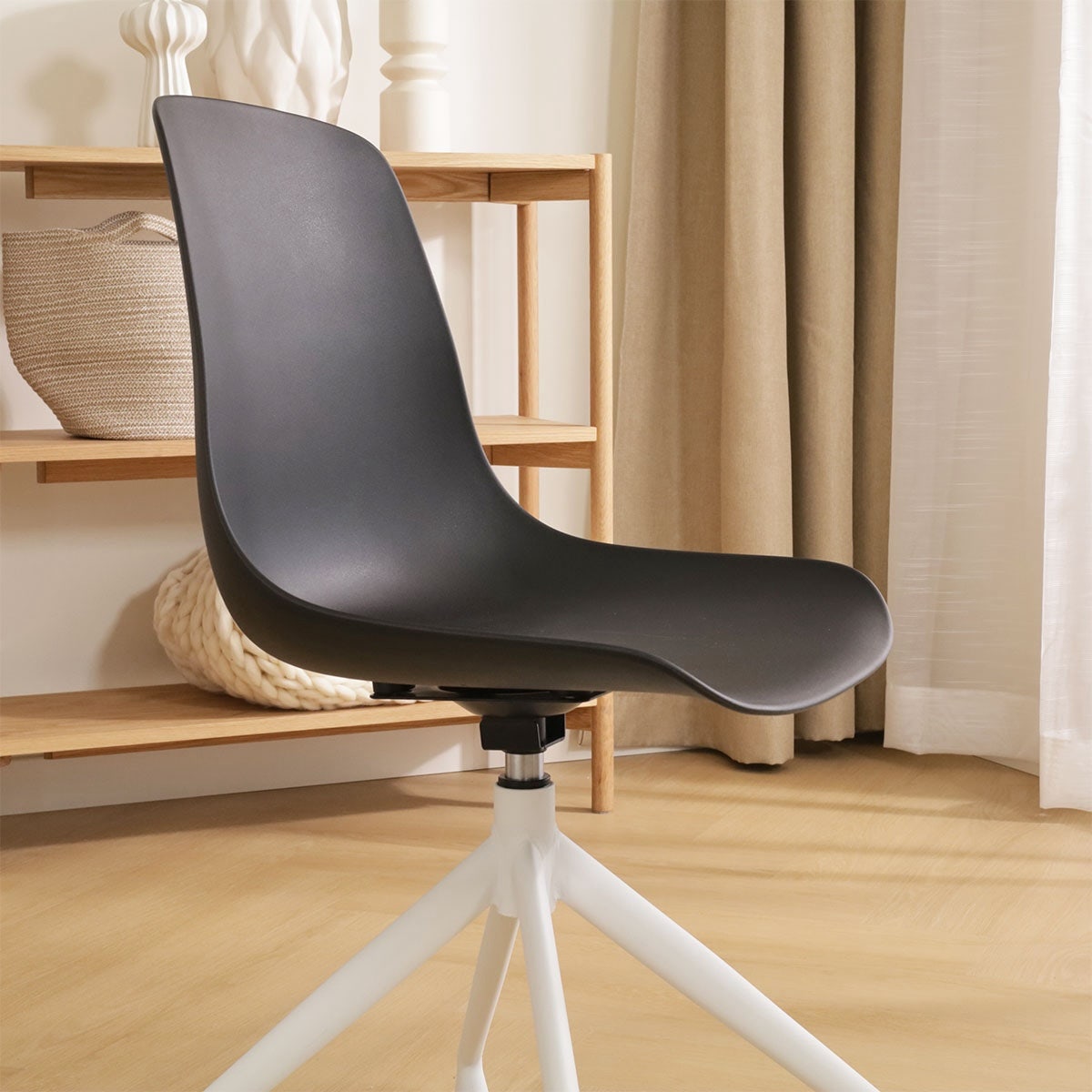 Nolon Nola-Pip Eetkamerstoel Zwart - Draaibaar - Wit Onderstel