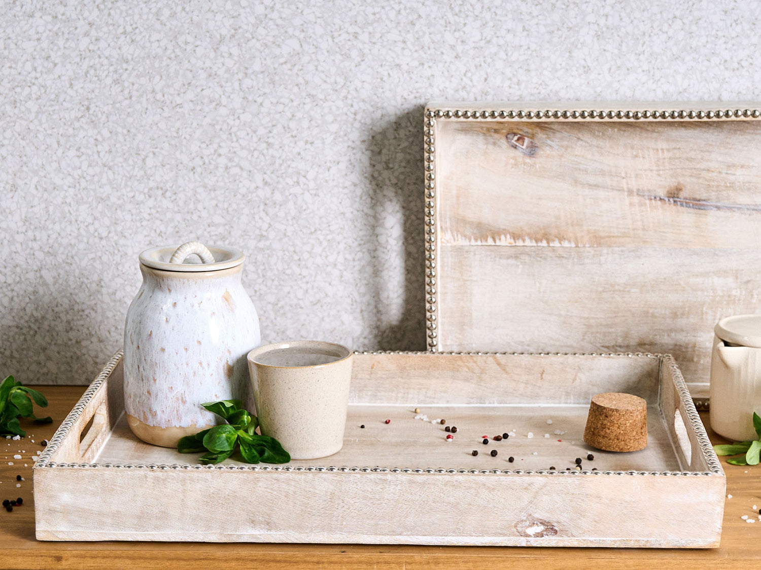 Beliani - QUENA - Set van 2 dienbladen - Lichtbruin - Mangohout