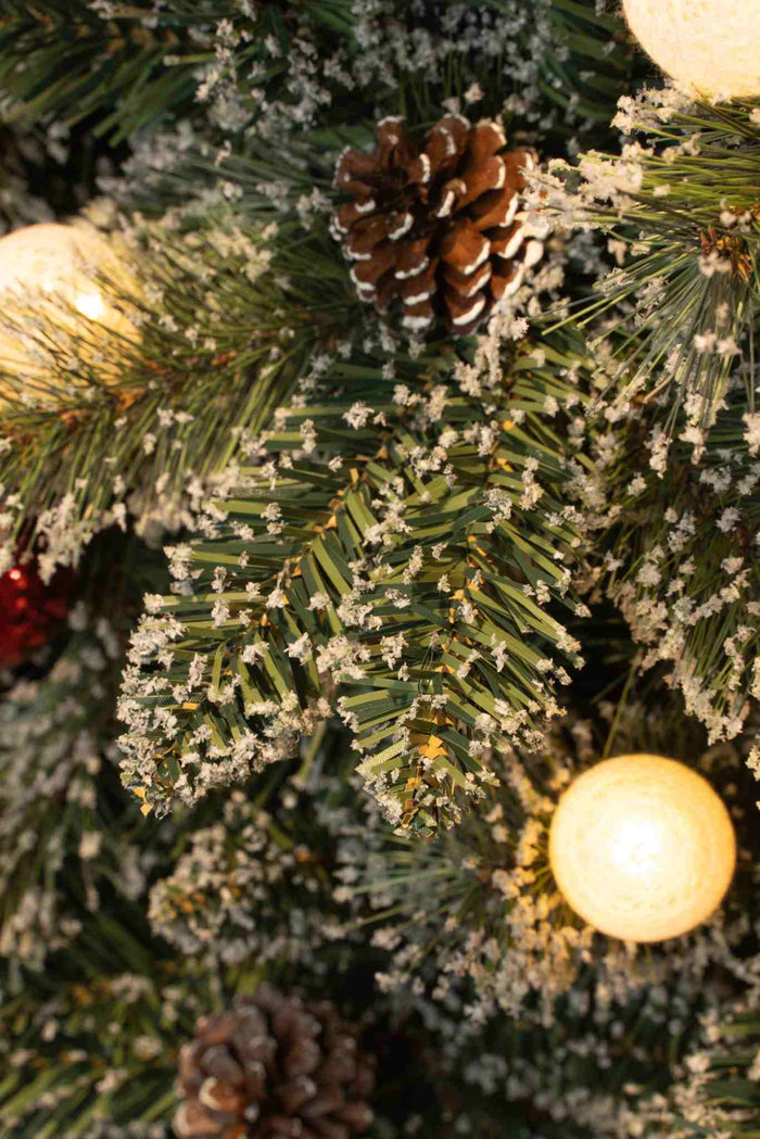 Black Box Kunstkerstboom Kaprun - 33x33x45 cm - Pvc|hardnaald - Besneeuwd,Groen