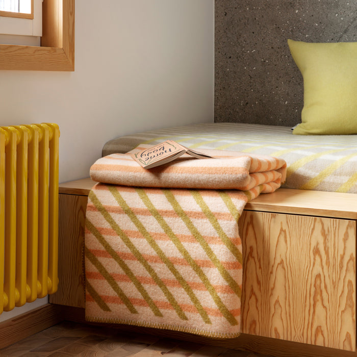 Røros Tweed Bislett Plaid - Peach / Pistachio