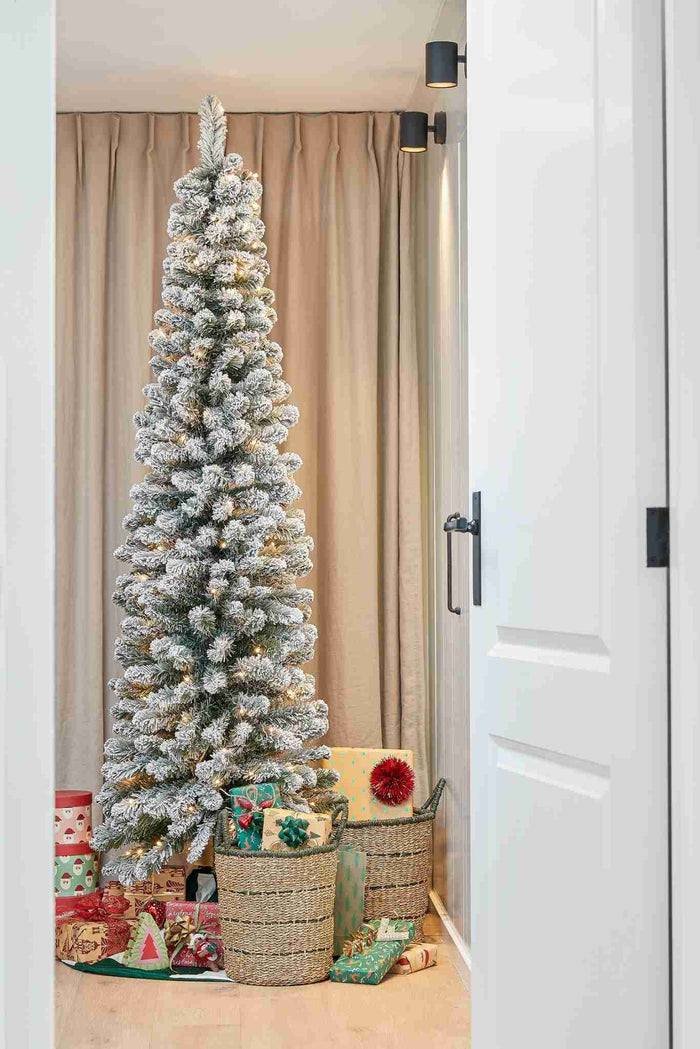 Black Box Kunstkerstboom Charlton - 48x48x155 cm - LED lampjes - Besneeuwd,Groen