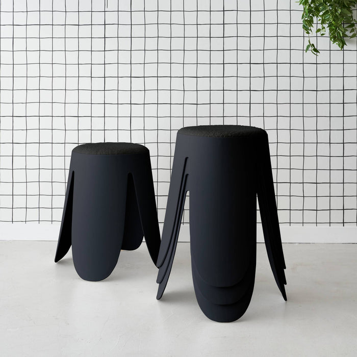 sweeek - Set van 4 stapelkrukken in boucléstof