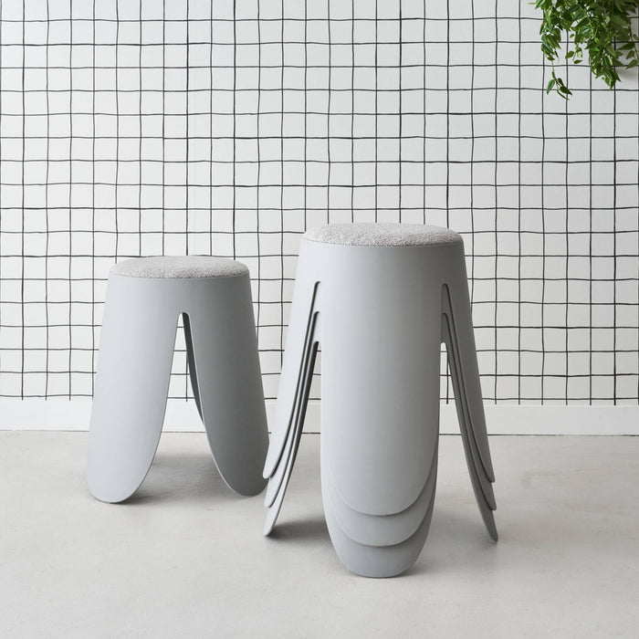 sweeek - Set van 4 stapelkrukken in boucléstof