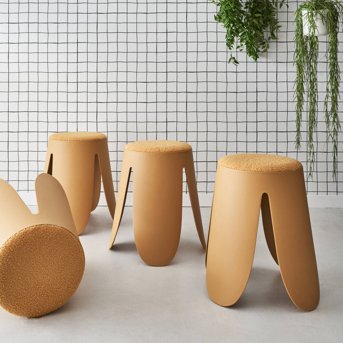 sweeek - Set van 4 stapelkrukken in boucléstof