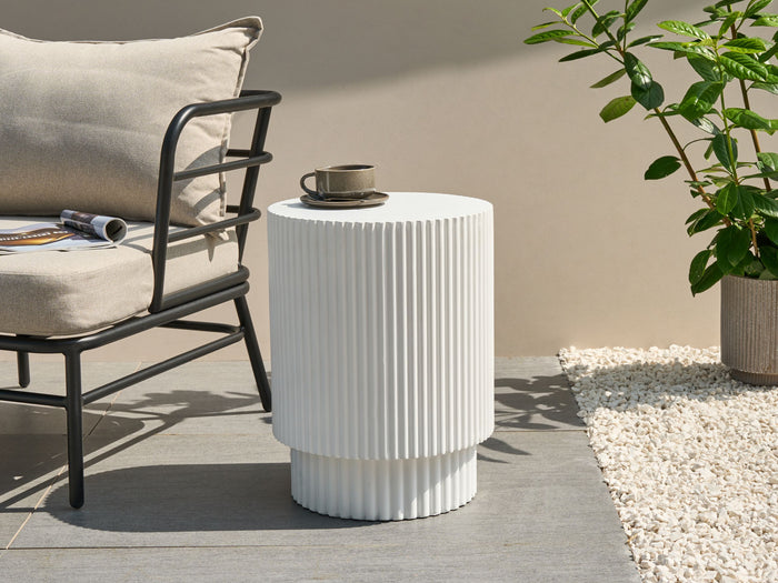 Beliani - BICCARI - Bijzettafel - Wit - Lichtbeton