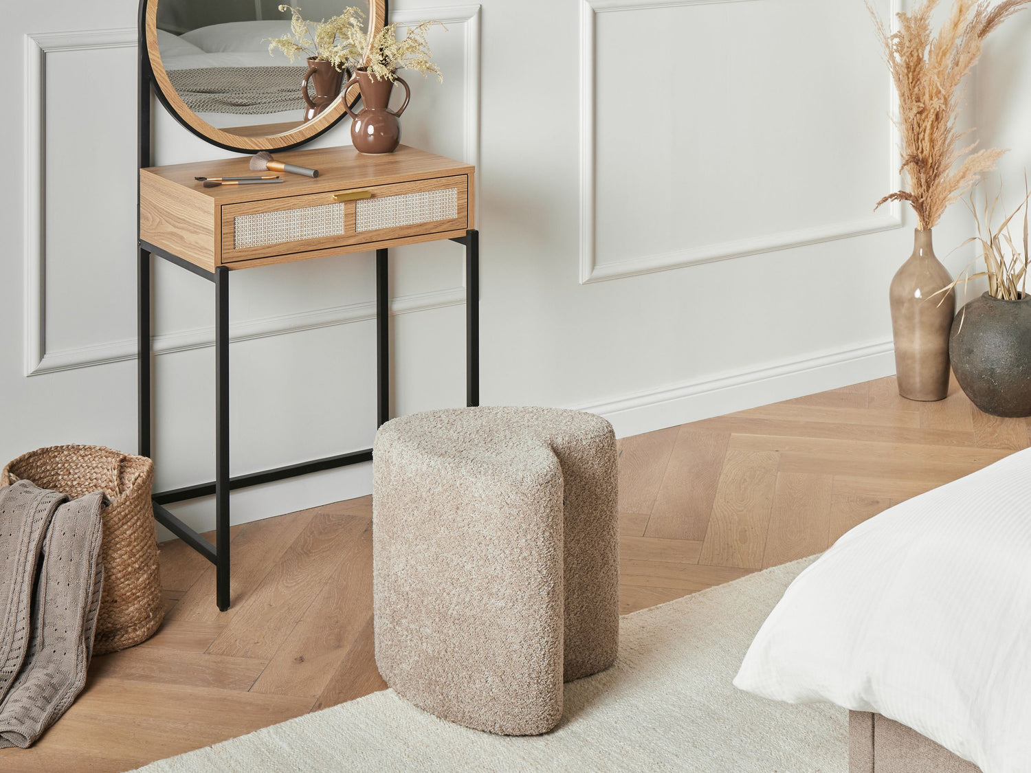 Beliani - SCOTIA - Poef - Lichtbruin - Chenille