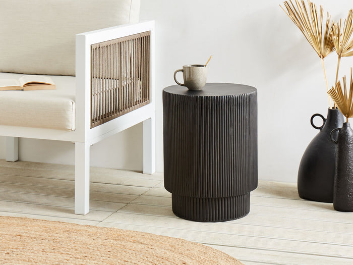 Beliani - BICCARI - Bijzettafel - Zwart - Lichtbeton