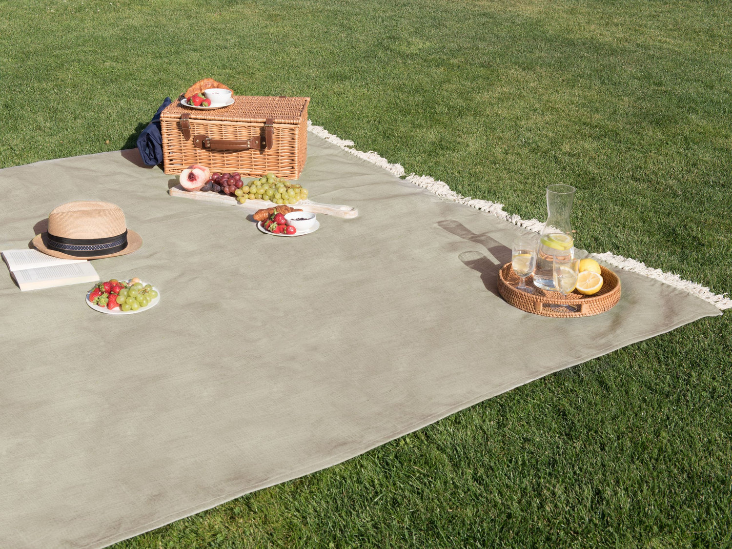 Beliani - DHANDI - Picknickkleed - Taupe - 200 x 200 cm - Polyester