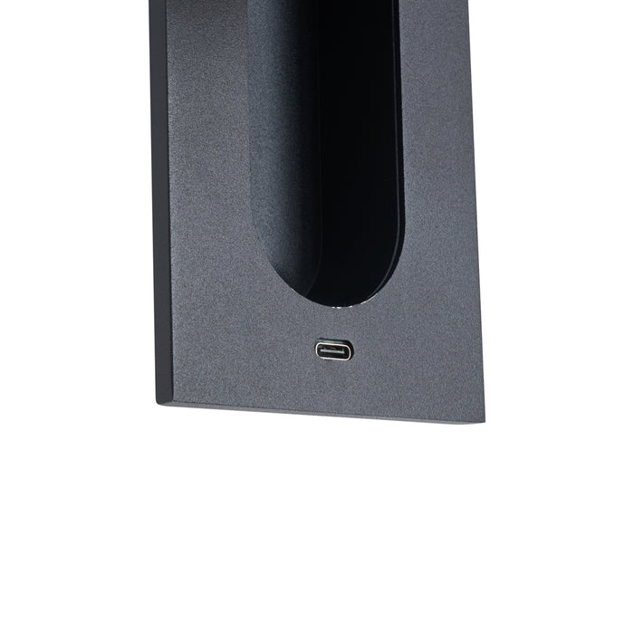 QAZQA Moderne wandlamp zwart incl. LED en USB-C poort - Hilton