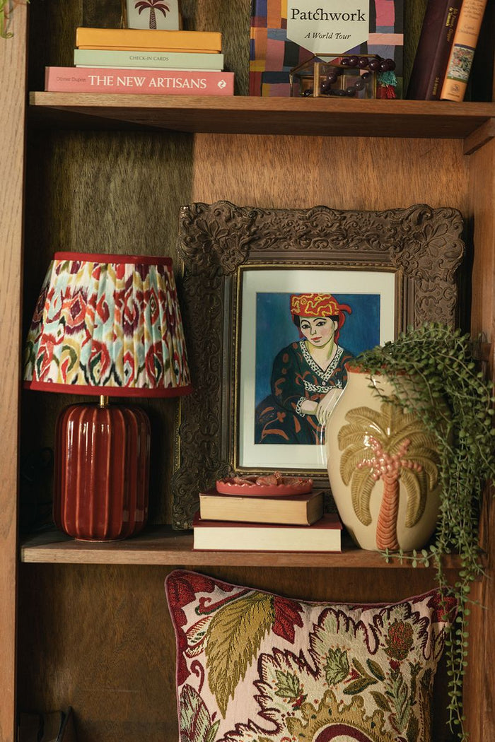 Sissy-Boy Donkerrode tafellamp met ikat print