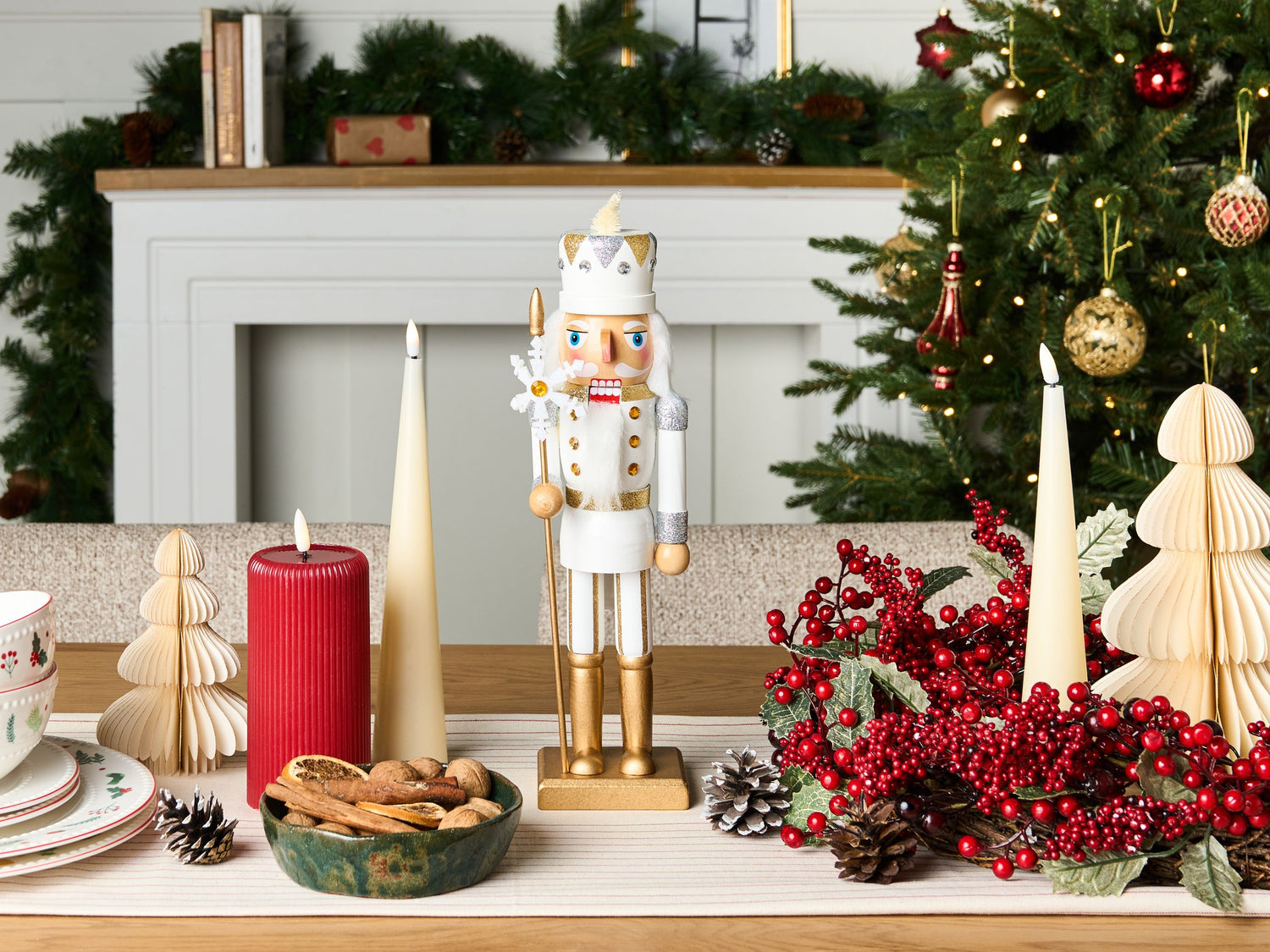 Beliani - LJUNGAN - Decoratief figuur - Wit - Dennenhout