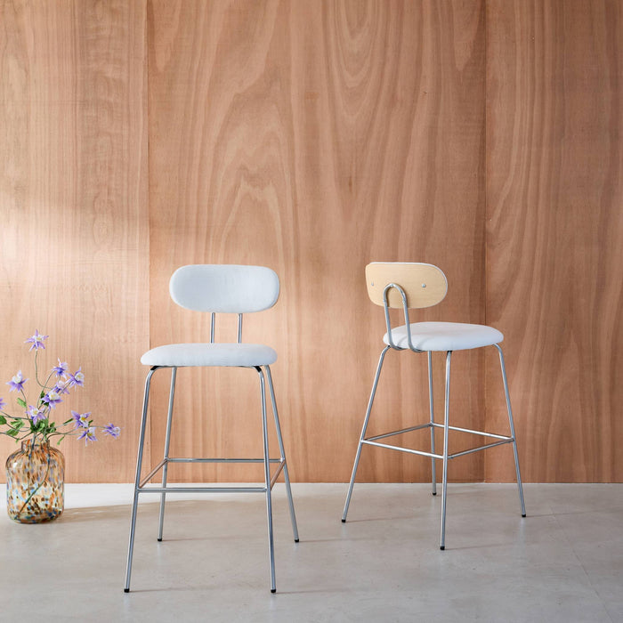 sweeek - Barkruk met gebogen eikenhoutdecor en waterafstotende stof,