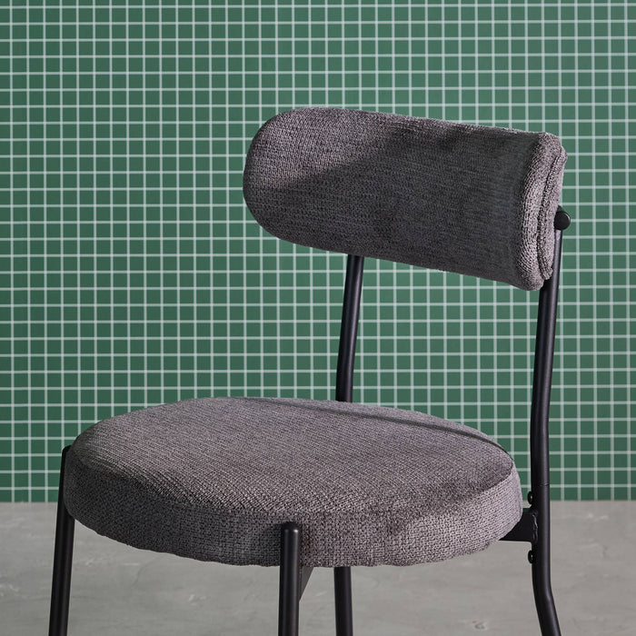 sweeek - Metaal en chenille stof stoel (set van 2)