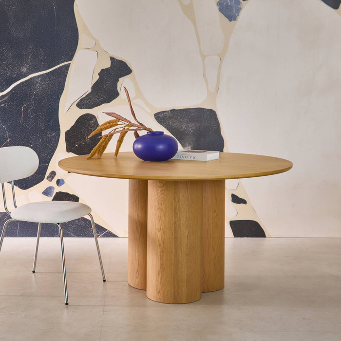 sweeek - Ronde eettafel van rubberhout en eikenfineer voor 4 personen