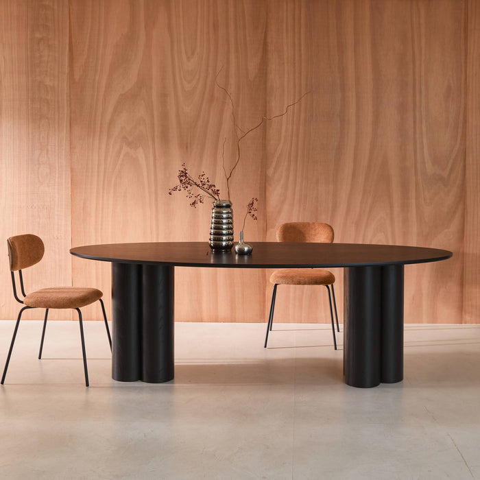 sweeek - Ovale eettafel van rubberhout en eikenfineer voor 8 personen