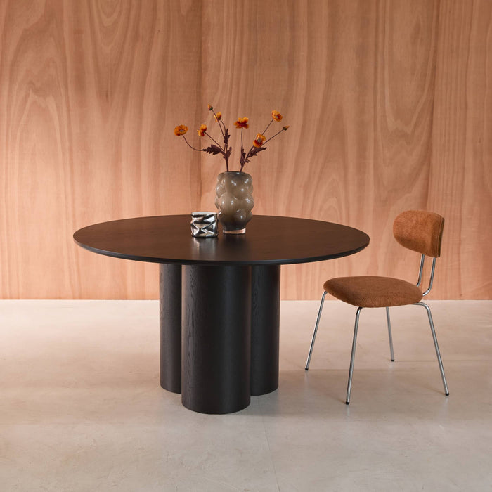 sweeek - Ronde eettafel van rubberhout en eikenfineer voor 4 personen