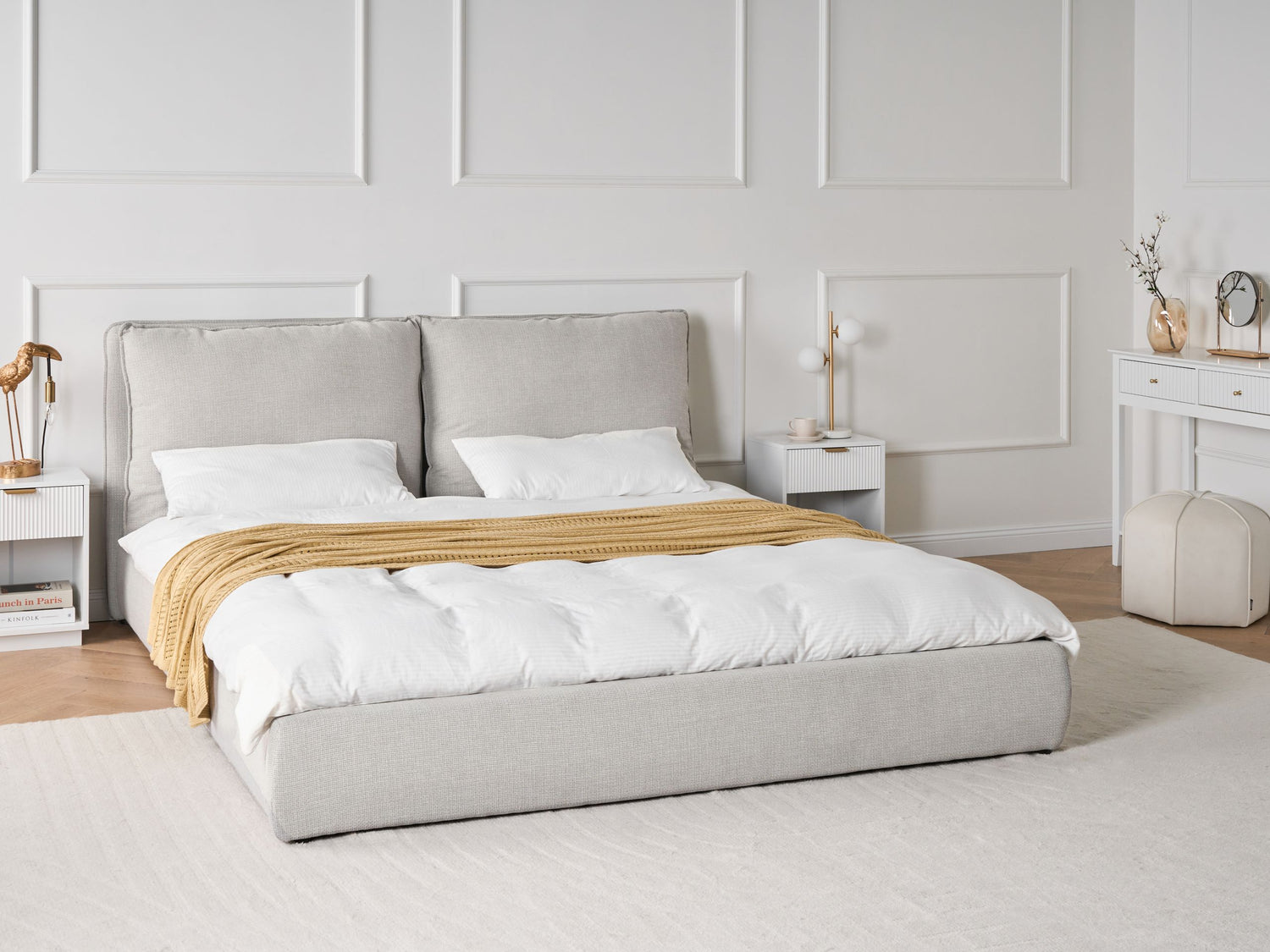 Beliani - BAJONNA - Tweepersoonsbed - Lichtgrijs - 180 x 200 cm - Stof