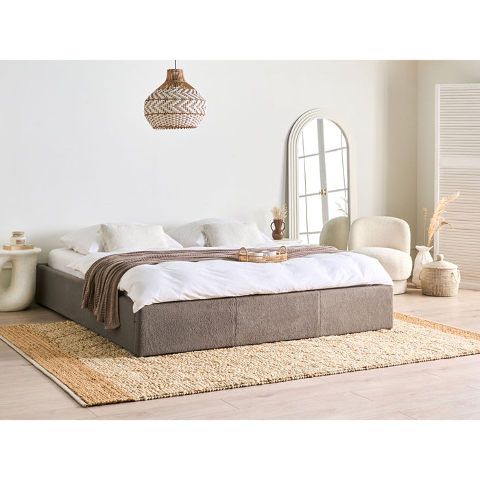 Beliani - DINAN - Tweepersoonsbed - Taupe - 180 x 200 cm - Bouclé