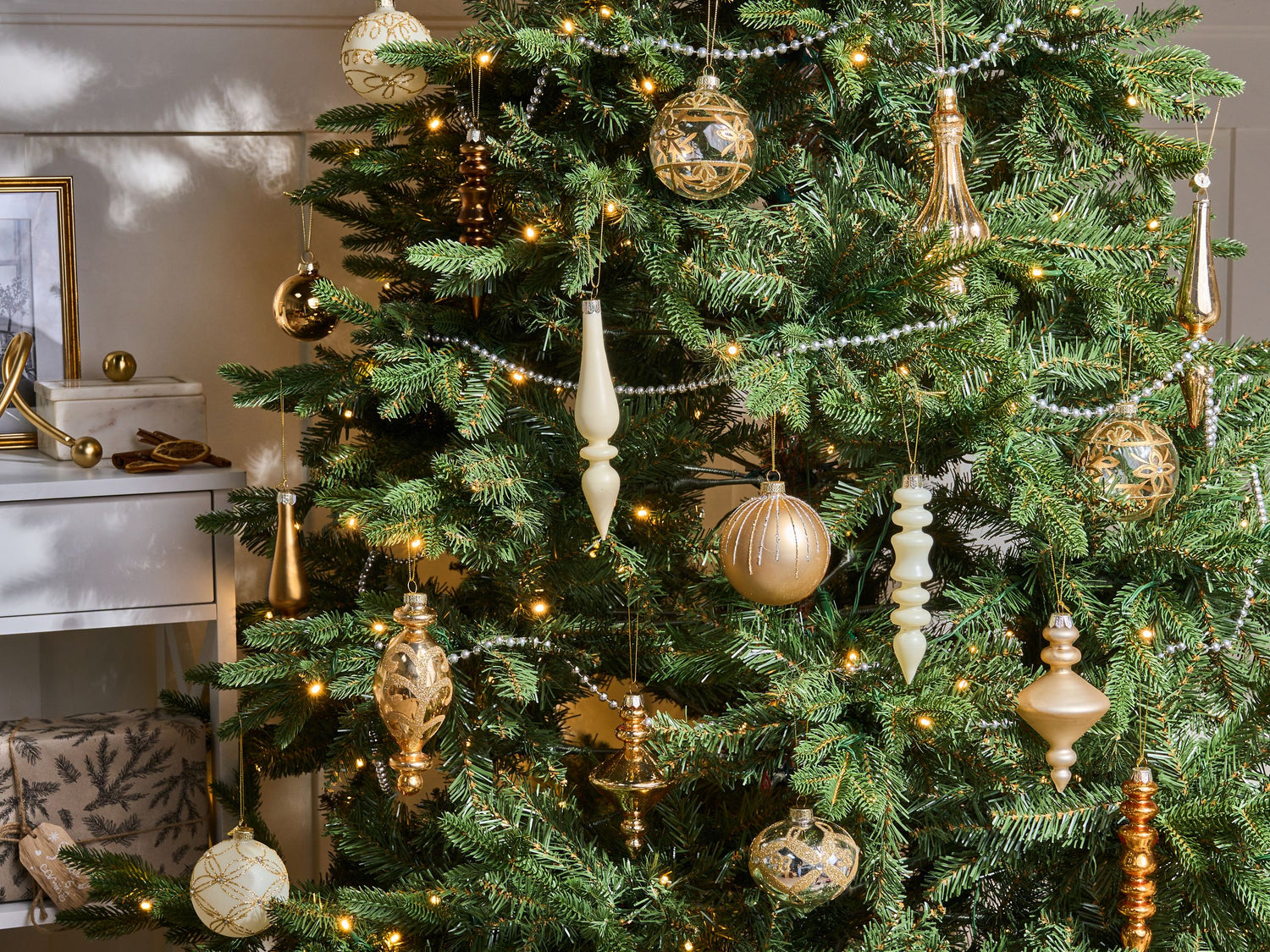 Beliani - FLICKER - Set van 70 kerstballen - Goud - Glas