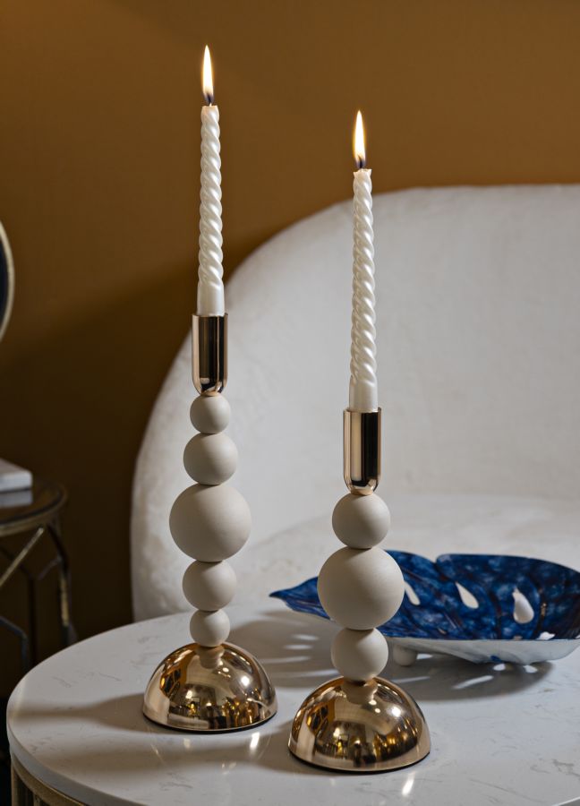 Set van 2 crèmekleurige en gouden metalen kaarsenhouders