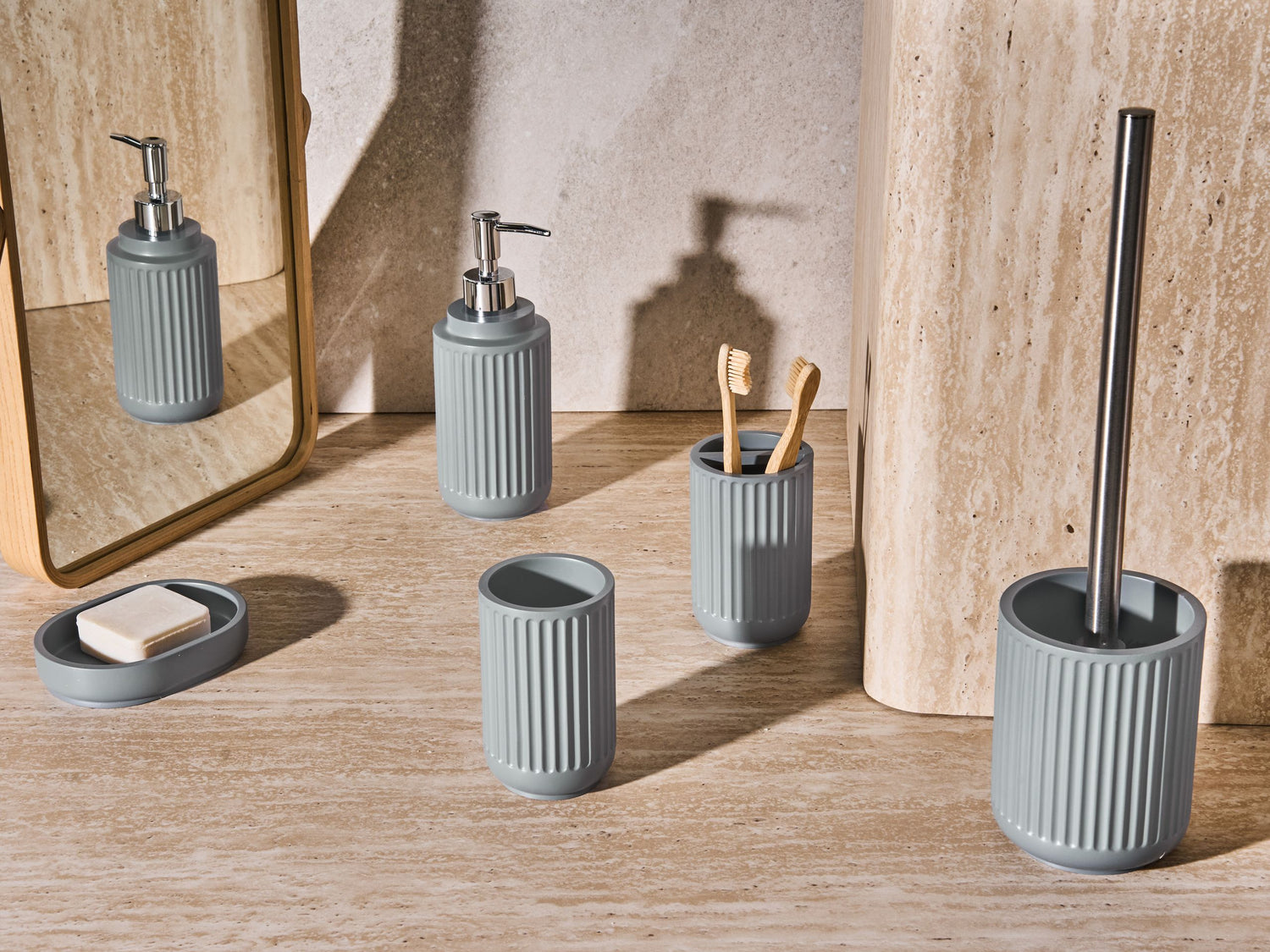 Beliani - HUARMEY - Badkameraccessoireset - Lichtgrijs - Polyresin