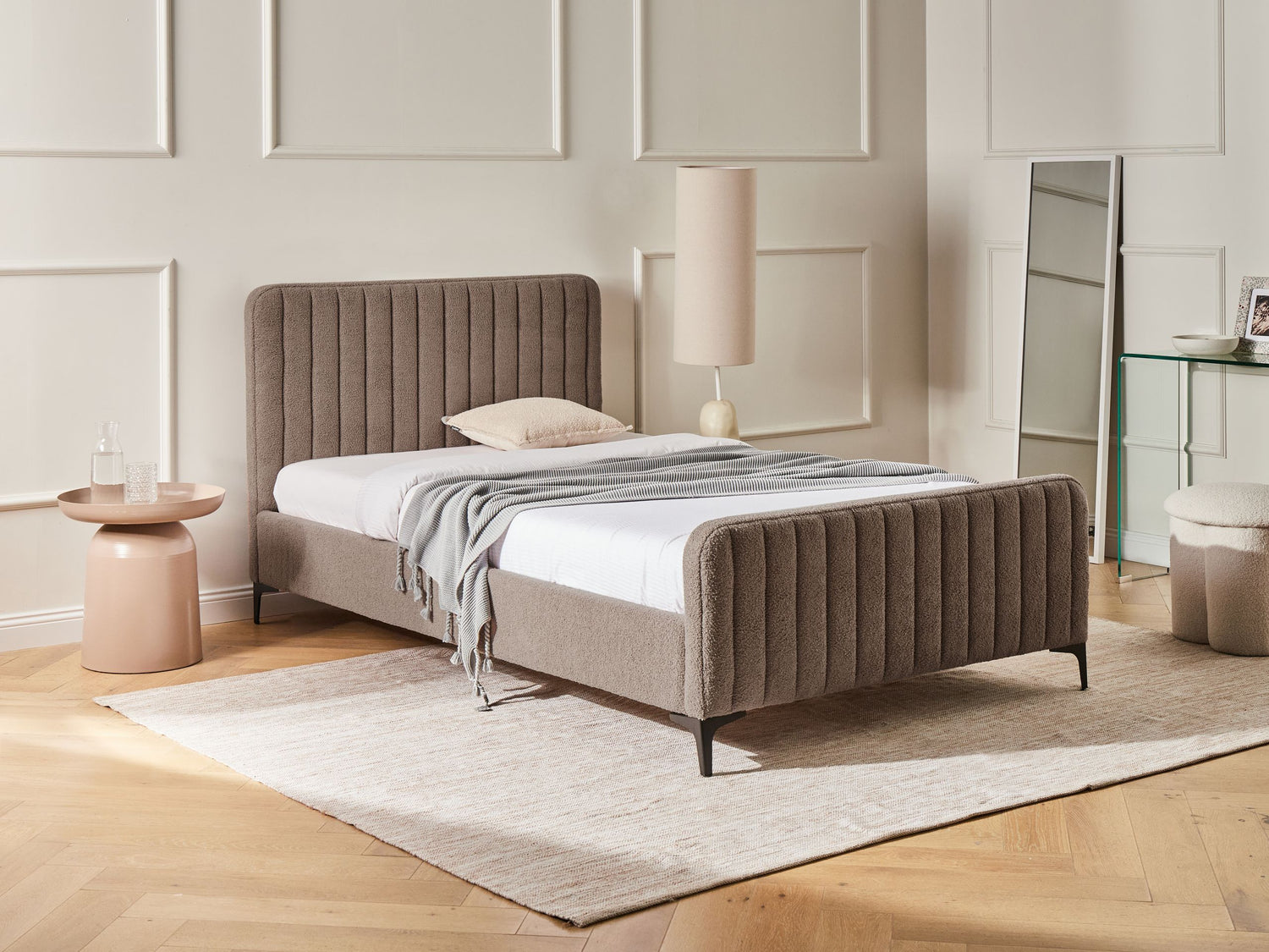 Beliani - LUNAN - Tweepersoonsbed - Taupe - 120 x 200 cm - Bouclé