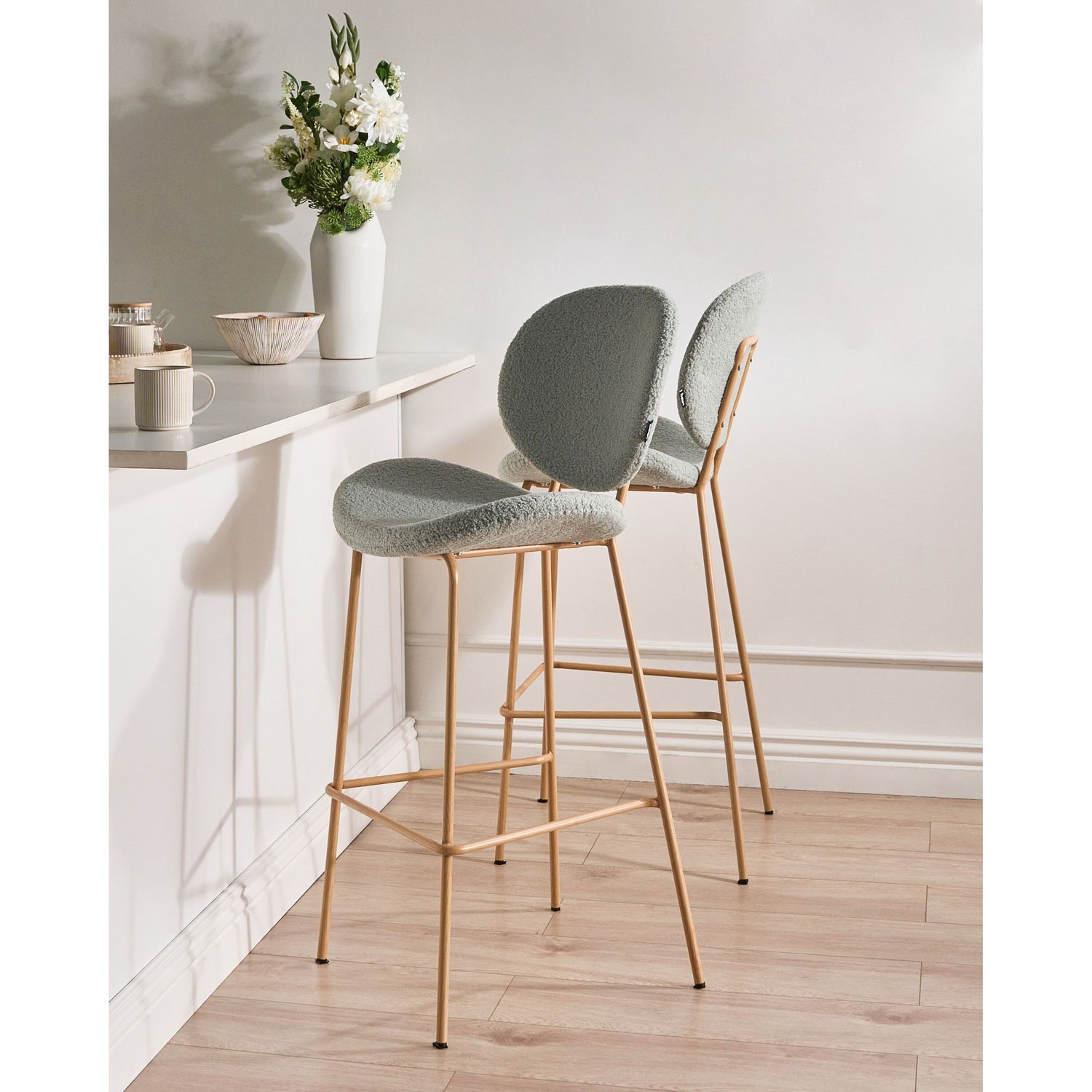Beliani - LUANA - Barstoel set van 2 - Lichtgroen|Lichtbruin - Bouclé