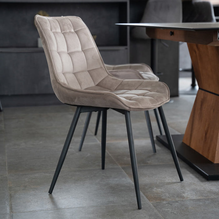 HOME DELUXE Eetkamerstoel – Fluweel – Lichtbruin – Set van 2