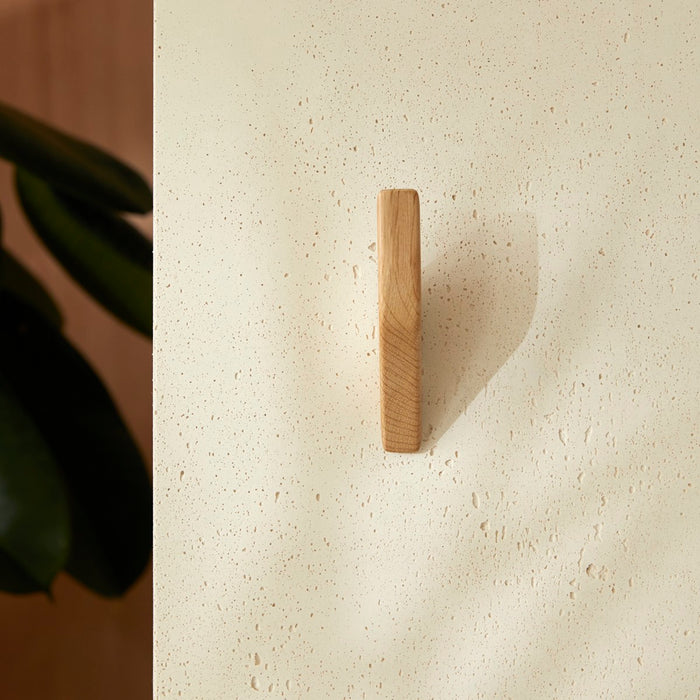 Tikamoon - wandhaak in massief eikenhout Lea