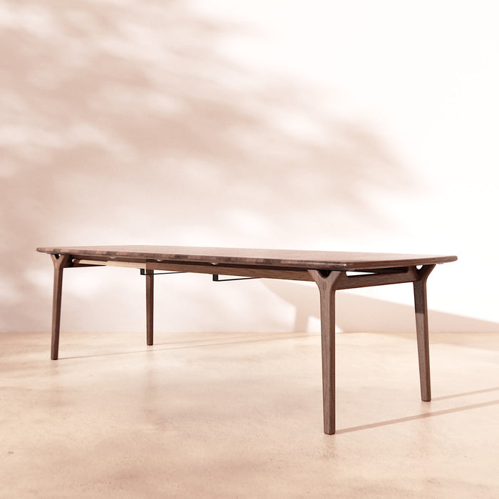 Tikamoon - Uitschuifbare tafel in bruin massief eikenhout 6-12 pers. …