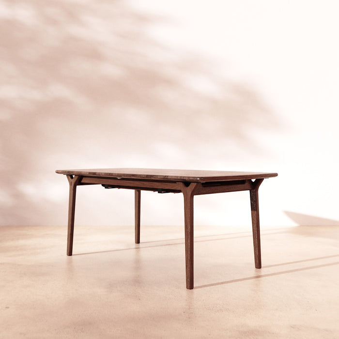 Tikamoon - Uitschuifbare tafel in bruin massief eikenhout 6-12 pers. …