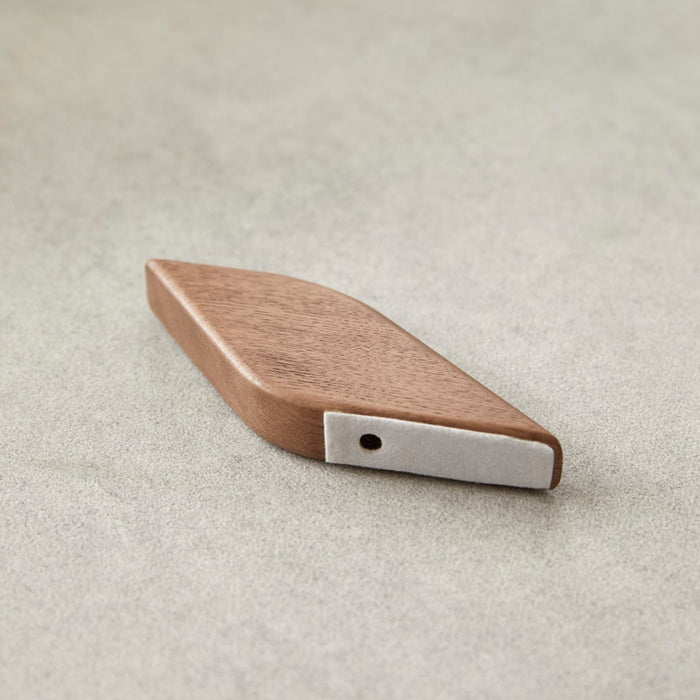 Tikamoon - wandhaak in massief essenhout Lea