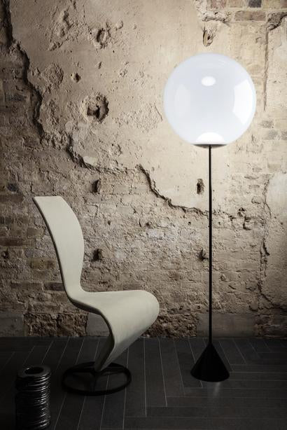 Globe Cone Slim vloerlamp LED zwart|koper