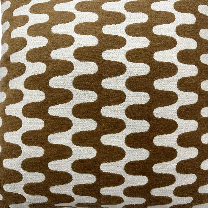 by fonQ Wavies Sierkussen 50 x 50 cm - Toffee