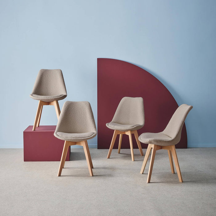 sweeek - Getextureerde bouclé Scandinavische stoelen met beukenhouten