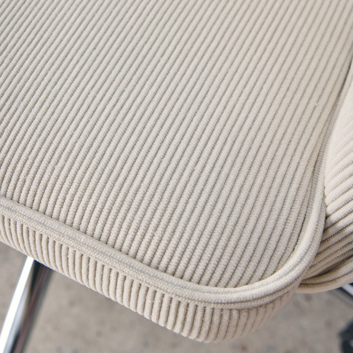 sweeek - Bureaustoel op wielen in corduroy met chroom onderstel